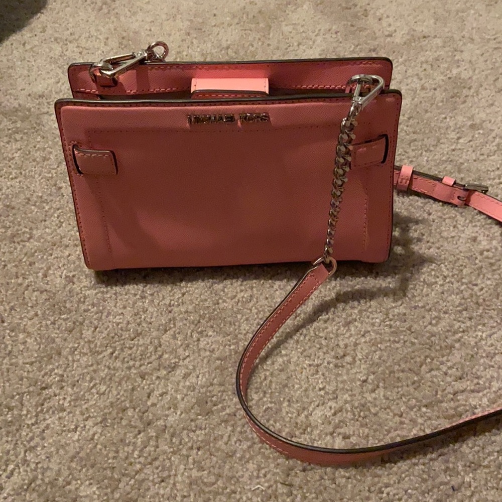 SUPER CUTE PINK MICHEAL KORS BAG